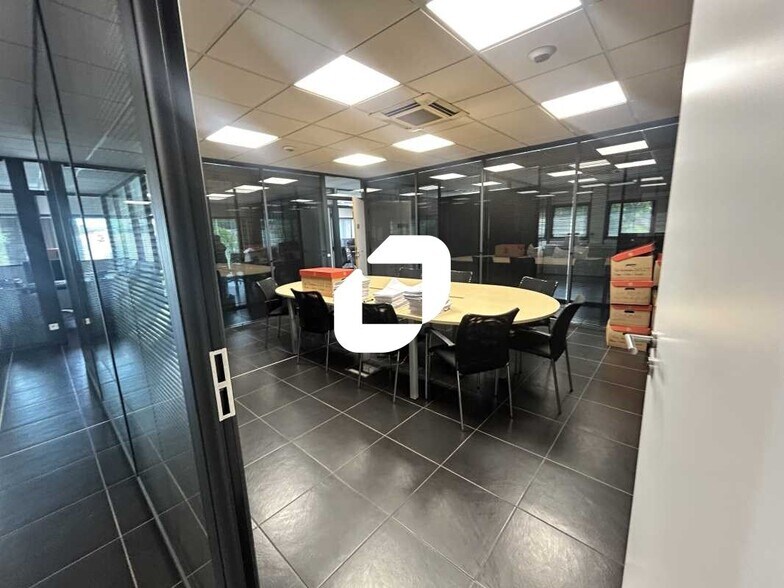 Office in Saint-Brice-sous-Forêt to rent - Building Photo - Image 3 of 8
