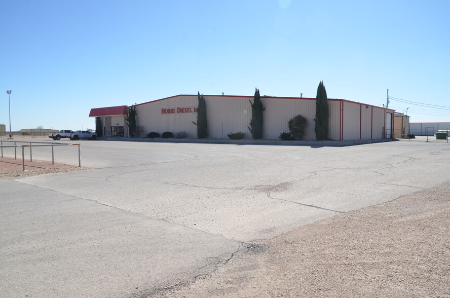 2011 W Bender Blvd, Hobbs, NM for sale - Primary Photo - Image 1 of 1