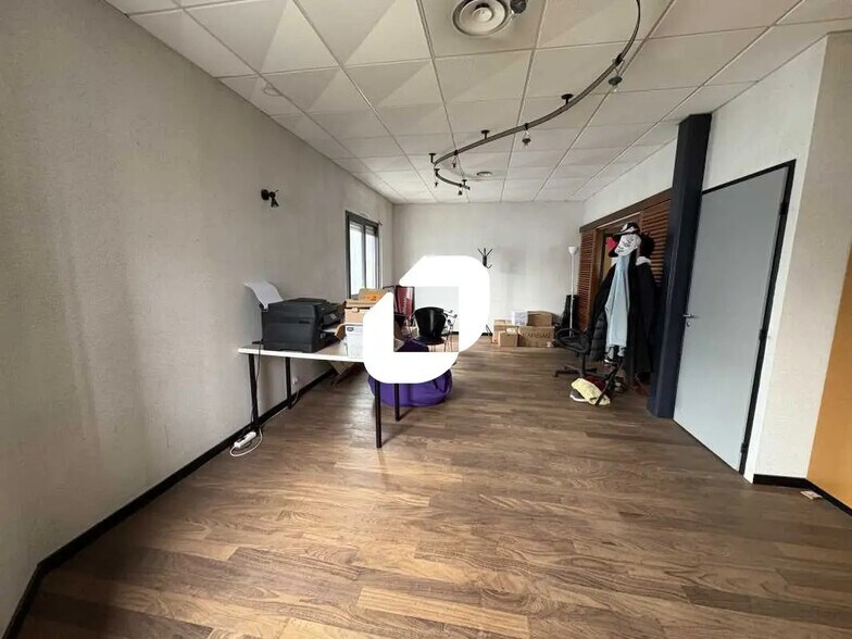 Office in Cenon to rent - Interior Photo - Image 2 of 6
