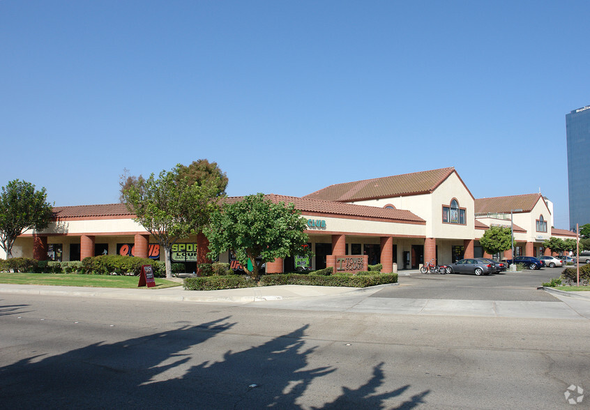 2362 N Oxnard Blvd, Oxnard, CA for rent - Primary Photo - Image 2 of 3