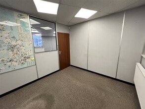 Arterial Rd, Leigh On Sea to rent Interior Photo- Image 2 of 8