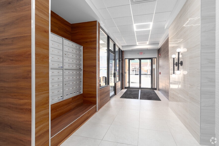 1 Main St, Eatontown, NJ to rent - Interior Photo - Image 3 of 17