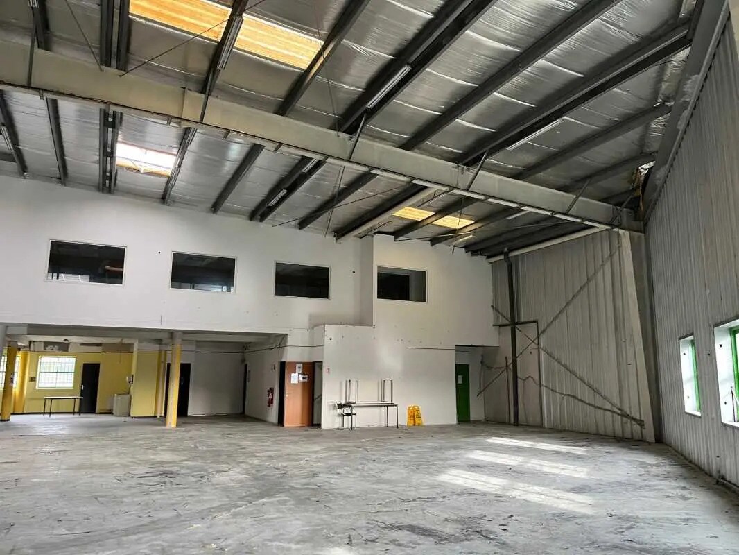 Light Industrial in La Ciotat to rent Interior Photo- Image 1 of 5