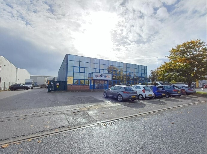 3 Steyning Way, Bognor Regis to rent - Building Photo - Image 2 of 5