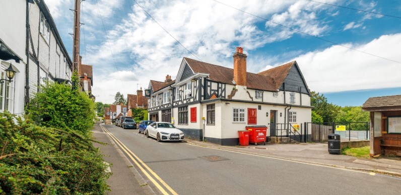 52 High St, Oxted for sale - Building Photo - Image 1 of 6