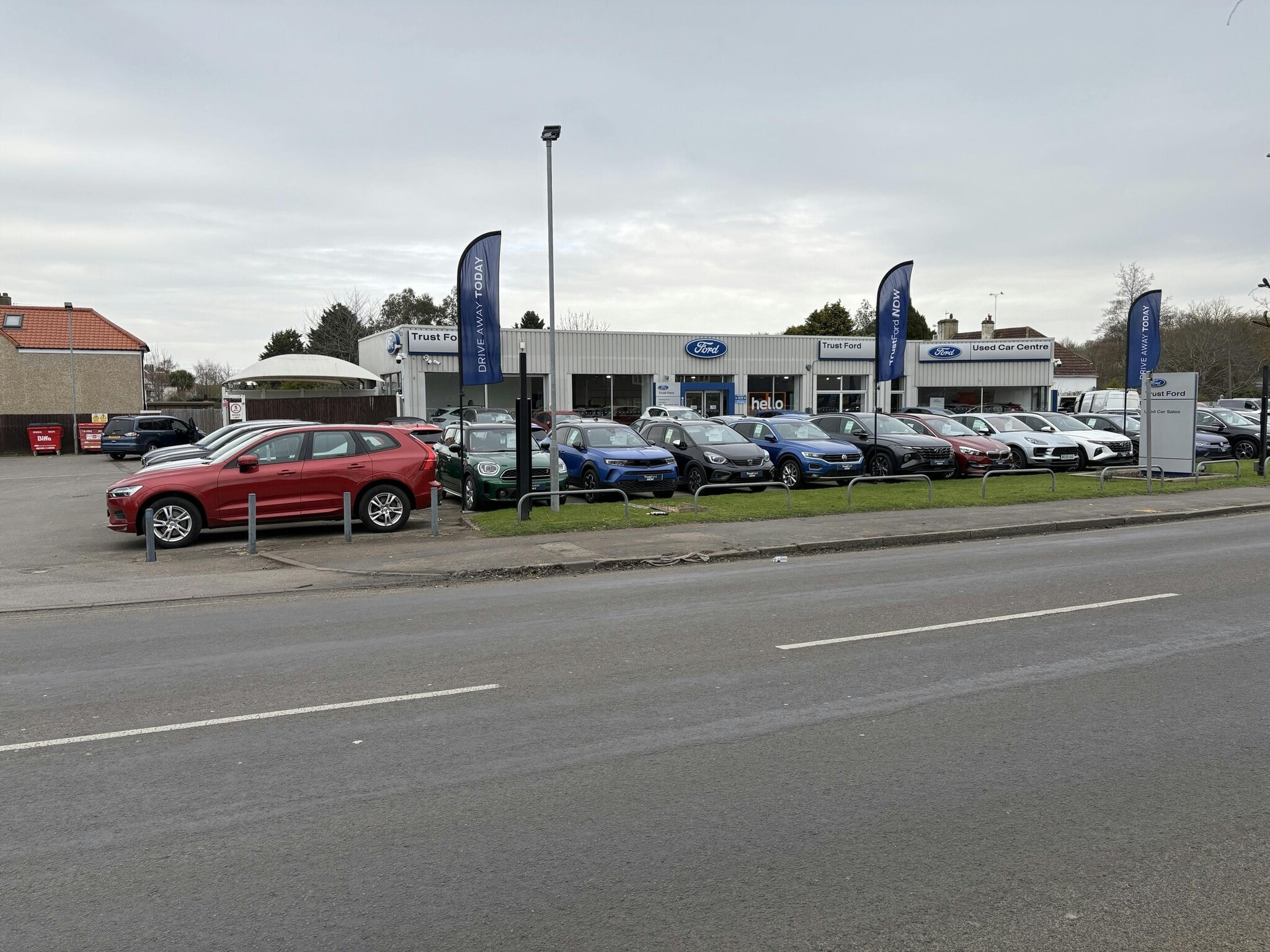 97 Portsmouth Rd, Cobham to rent Building Photo- Image 1 of 5