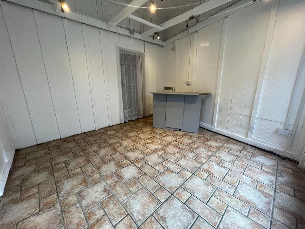 88-90A Front St, Chester Le Street to rent Interior Photo- Image 1 of 2