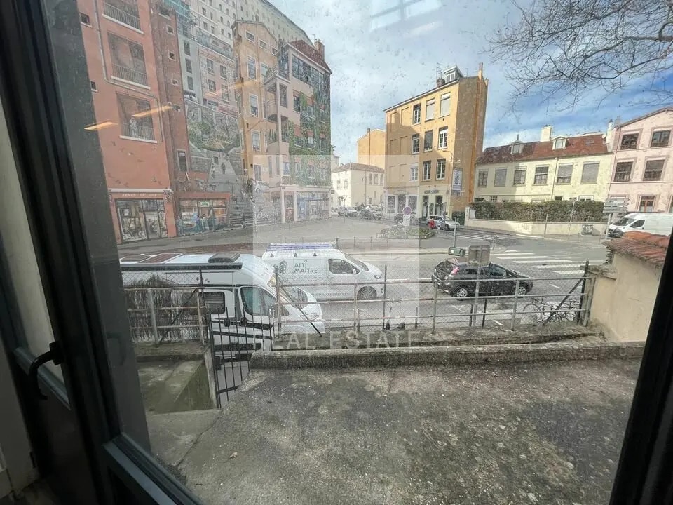 Office in Lyon to rent Primary Photo- Image 1 of 3