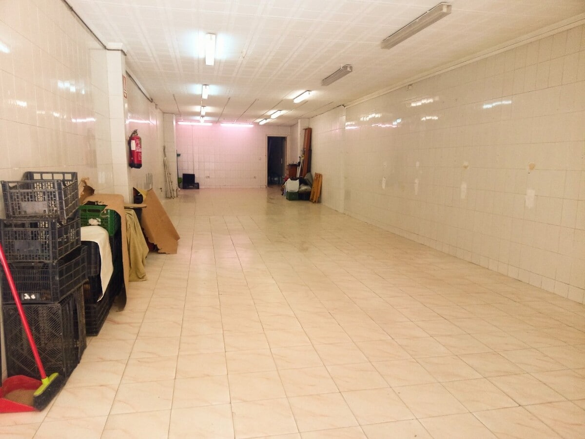 Carrer Florit, Sabadell, BAR 08208 - Unit - - - Interior Photo - Image 1 of 4