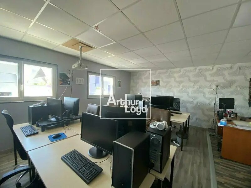 Office in Le Mée-sur-Seine to rent Interior Photo- Image 1 of 9