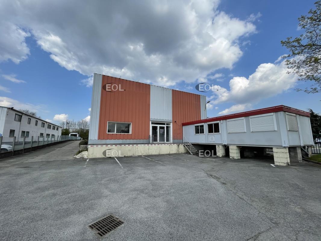 Light Industrial in Coignières to rent Building Photo- Image 1 of 5