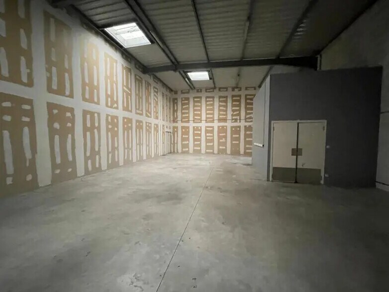 Industrial in Argenteuil to rent - Interior Photo - Image 3 of 7