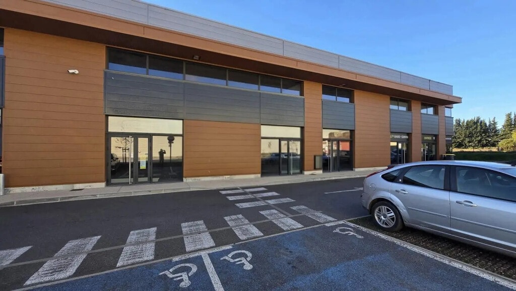 Location Commerce 215 m² - Photo 1
