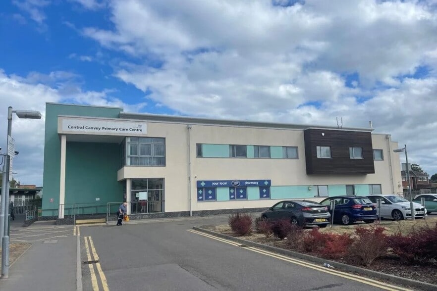 Long Rd, Canvey Island to rent - Building Photo - Image 2 of 2