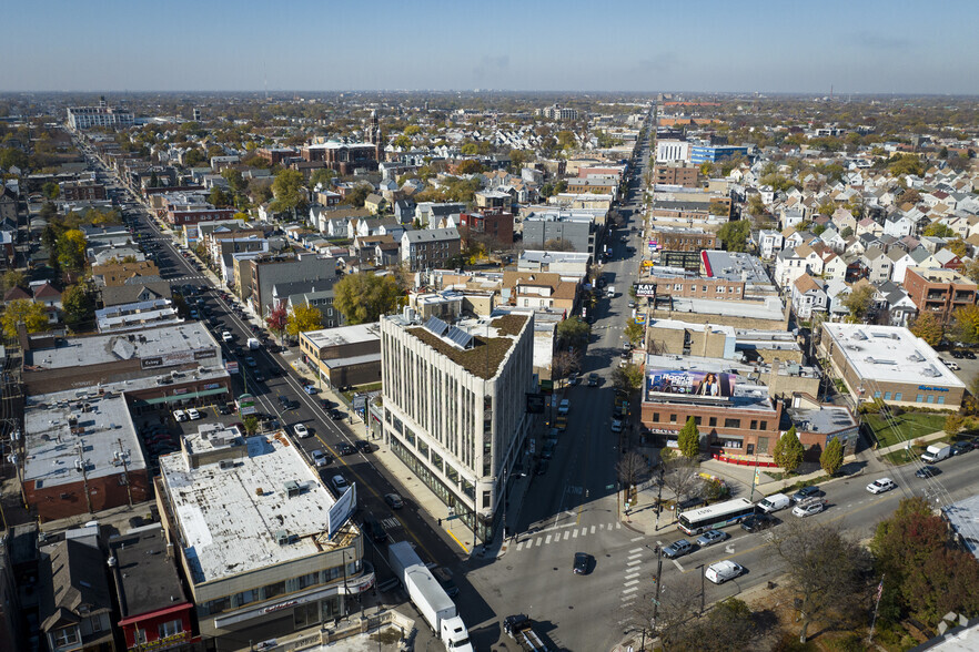 2800 N Milwaukee Ave, Chicago, IL for rent - Building Photo - Image 1 of 11