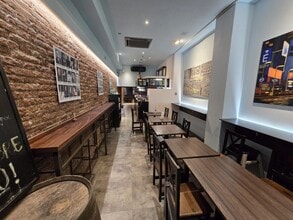 Retail in Barcelona, Barcelona to rent Interior Photo- Image 2 of 18