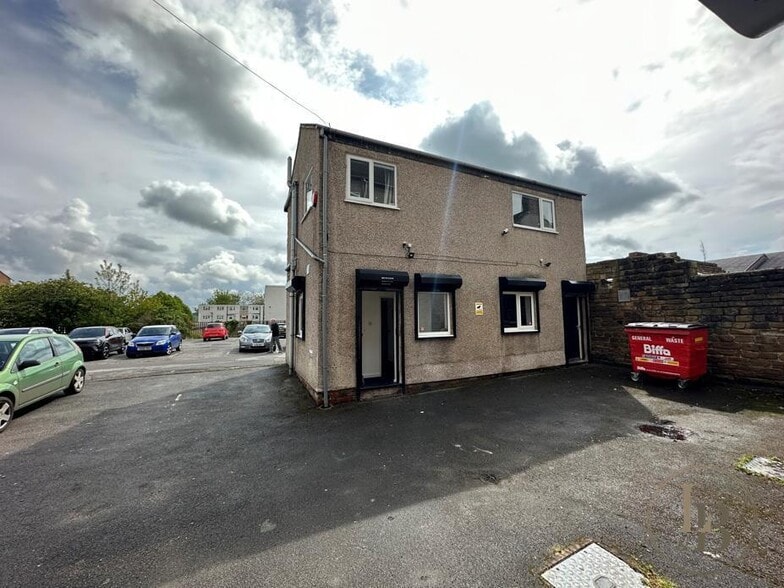 16A High St, Chesterfield to rent - Building Photo - Image 2 of 8