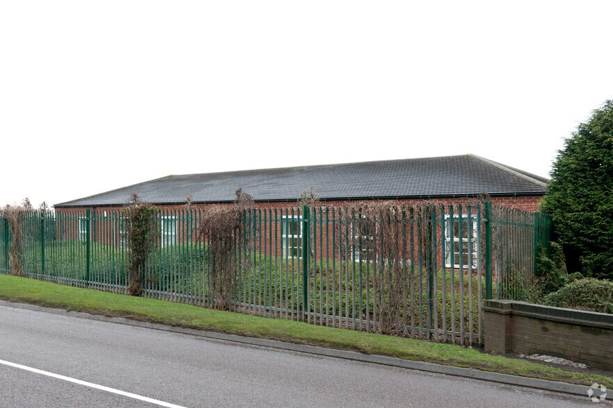 Ashacres Business Park, Draycott In The Clay to rent - Building Photo - Image 2 of 3