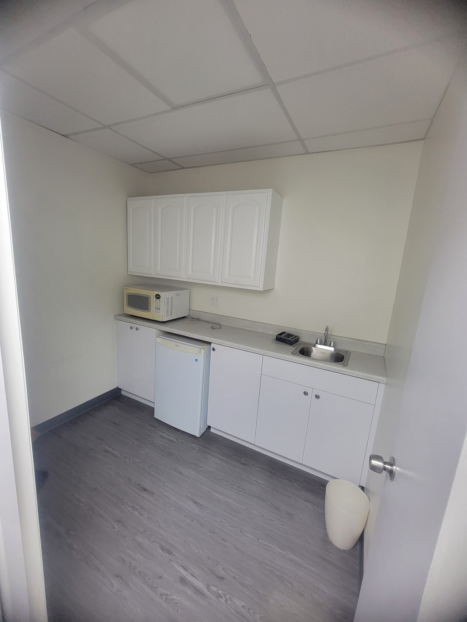 5847 Francis Lewis Blvd, Oakland Gardens, NY to rent Interior Photo- Image 1 of 8