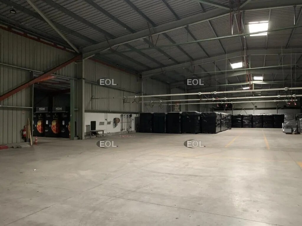 Vente Entrepôt 9 000 m² - Photo 1