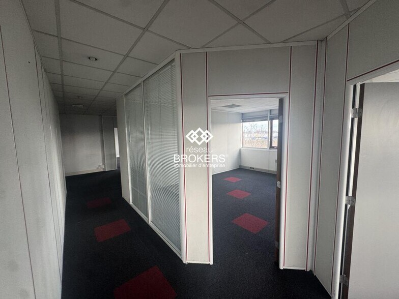 Office in Gennevilliers to rent - Interior Photo - Image 2 of 4