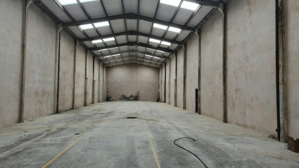 153 Hurlingham Rd, London for sale - Interior Photo - Image 1 of 1