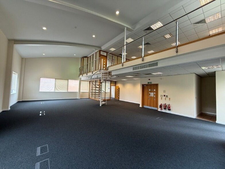 1 Brooklands Rd, Weybridge for sale - Building Photo - Image 3 of 7