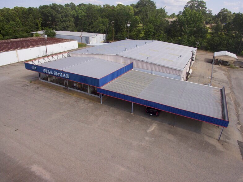 Former Car Dealership - Industrial portfolio of 2 properties for sale on LoopNet.co.uk - Building Photo - Image 3 of 10