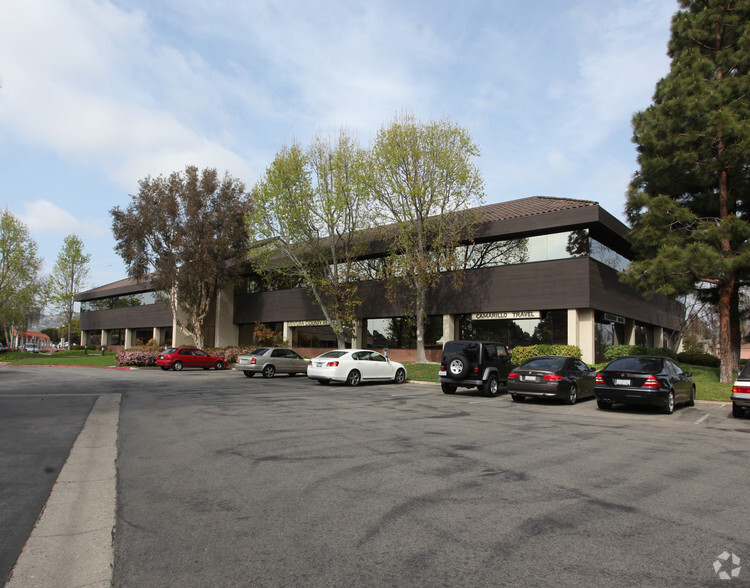 2310 E Ponderosa Dr, Camarillo, CA for rent - Building Photo - Image 1 of 2