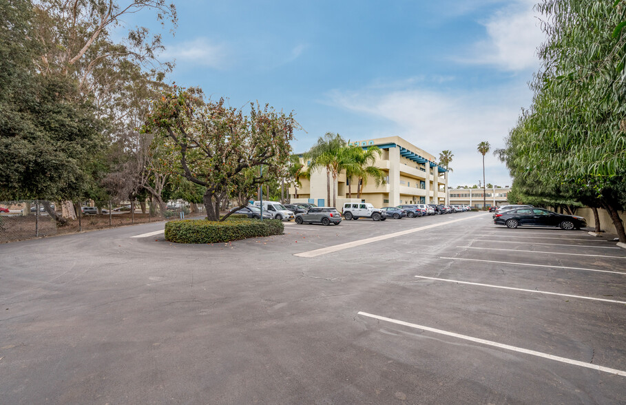 2700 N Bellflower Blvd, Long Beach, CA for rent - Building Photo - Image 3 of 18