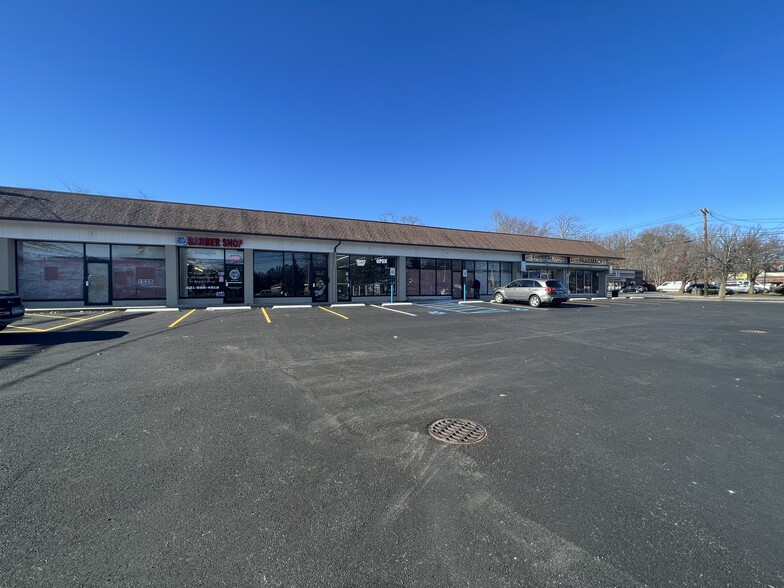 34-48 Lowell Ave, Islip Terrace, NY for rent - Building Photo - Image 2 of 7