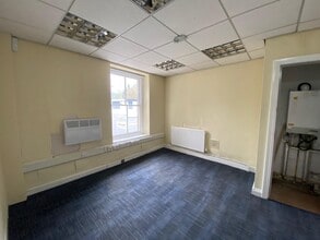 27 Bedwlwyn Rd, Ystrad Mynach to rent Interior Photo- Image 2 of 3