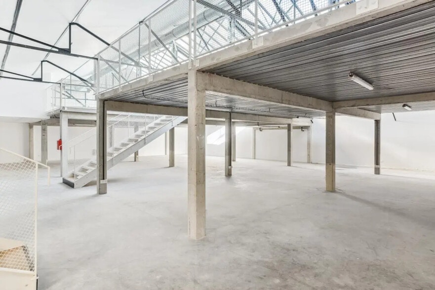Office in Montreuil to rent - Building Photo - Image 2 of 12