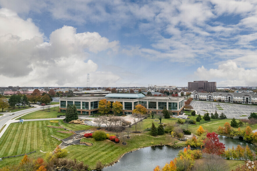 7575 Huntington Park Dr, Columbus, OH for sale - Primary Photo - Image 1 of 3