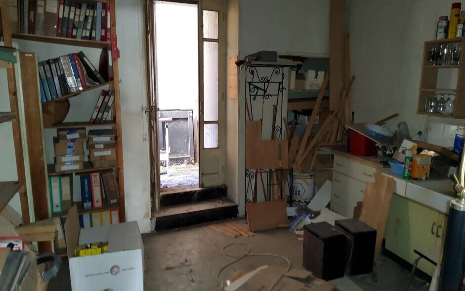 44 Boulevard Du Portalet, Saint-Ambroix for sale - Building Photo - Image 2 of 3