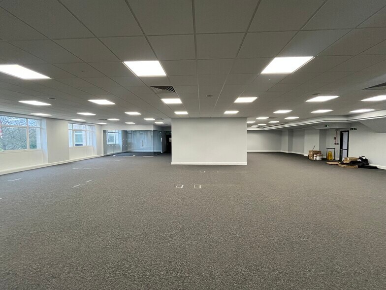 Great North Rd, Hatfield to rent - Building Photo - Image 3 of 18