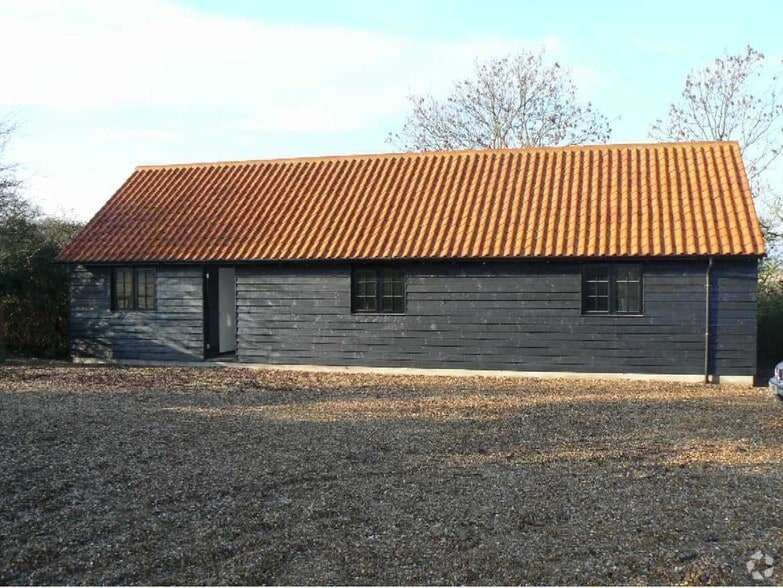 Main Rd, Newport Pagnell to rent - Primary Photo - Image 1 of 23