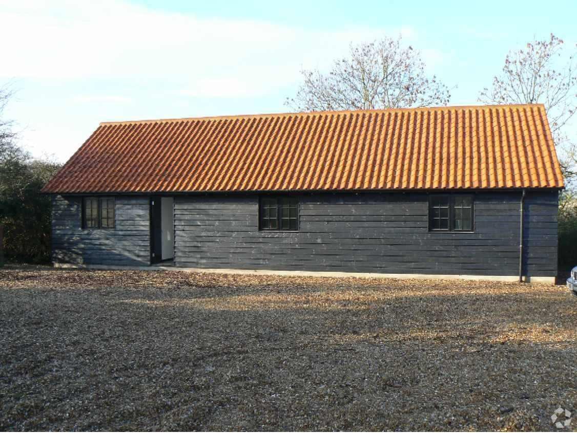 Main Rd, Newport Pagnell to rent Primary Photo- Image 1 of 24