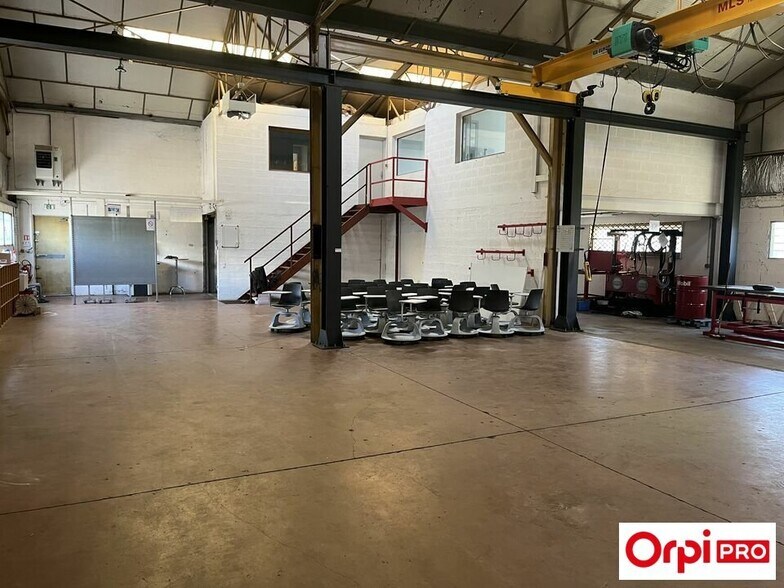 Office in SAINT-SYMPHORIEN-D'OZON to rent - Building Photo - Image 2 of 19