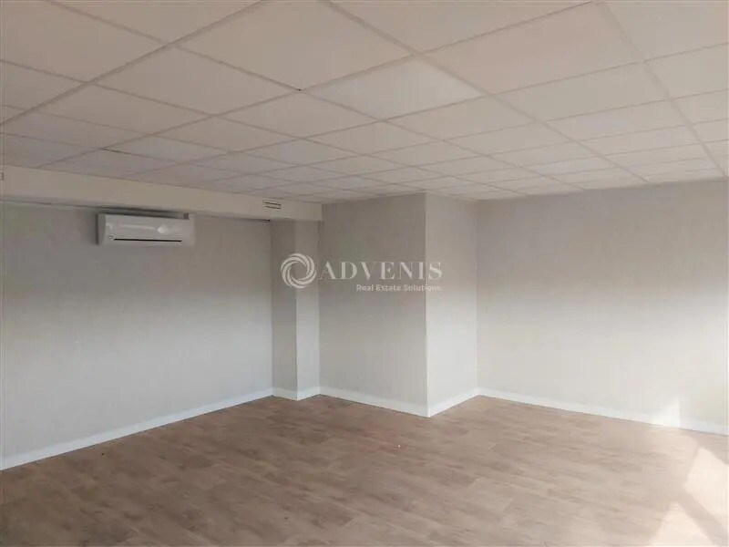 Office in Boissy-Saint-Léger to rent Interior Photo- Image 1 of 6