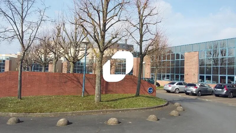 Location Bureaux 245 m² - Photo 1