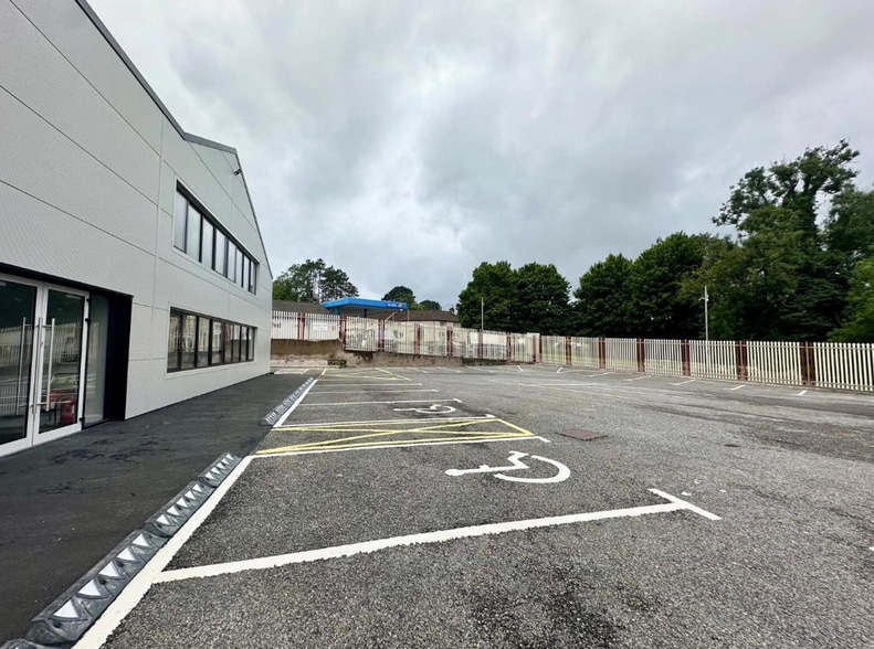 72 Cathedral Rd, Armagh to rent - Building Photo - Image 2 of 2