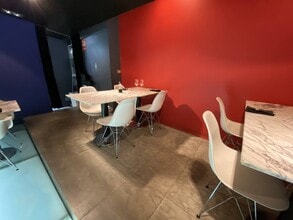 Retail in Barcelona, Barcelona to rent Interior Photo- Image 2 of 8