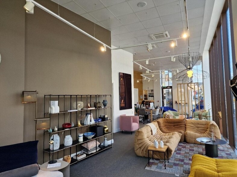 452-454 Finchley Rd, London to rent - Interior Photo - Image 3 of 7