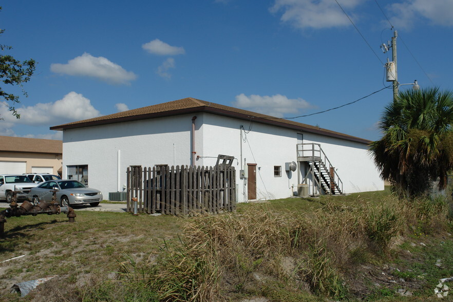 1200 Bell Ave, Fort Pierce, FL for rent - Building Photo - Image 3 of 4