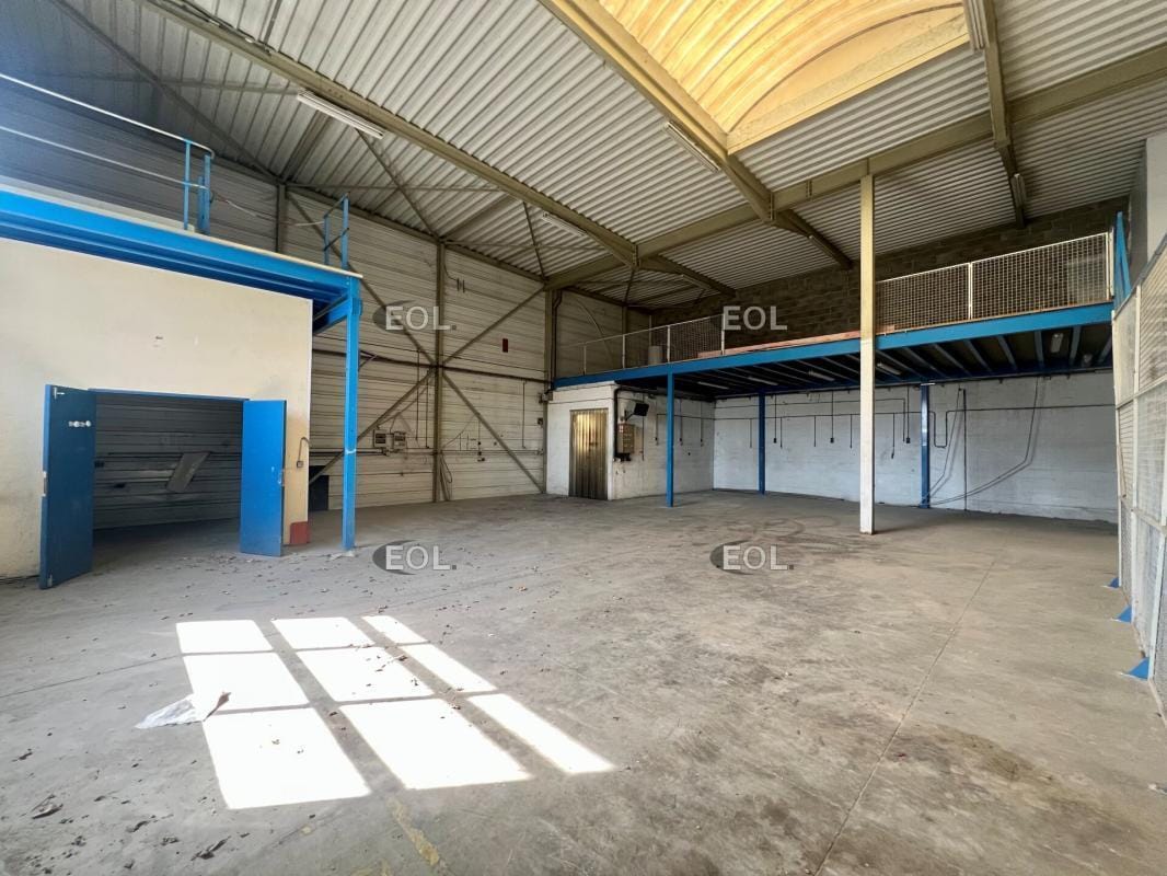 Light Industrial in Claye-Souilly to rent Interior Photo- Image 1 of 8