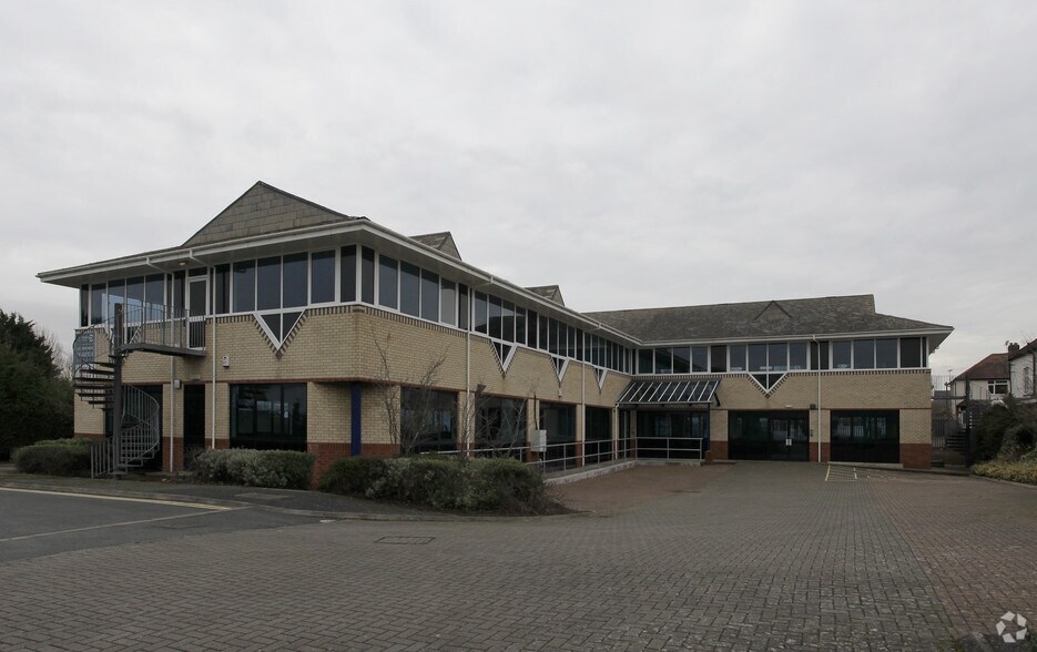 43 Central Way, Cheltenham for sale - Primary Photo - Image 1 of 1