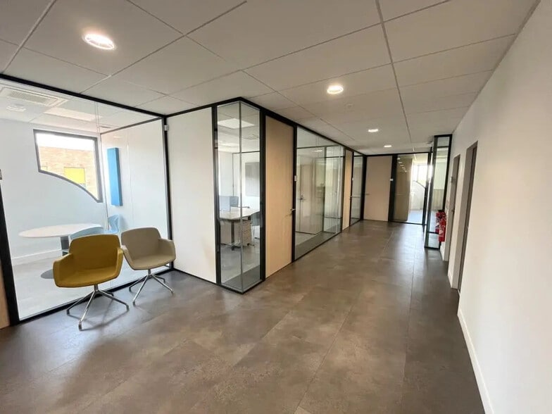 Office in Saint-Germain-en-Laye to rent - Building Photo - Image 1 of 6