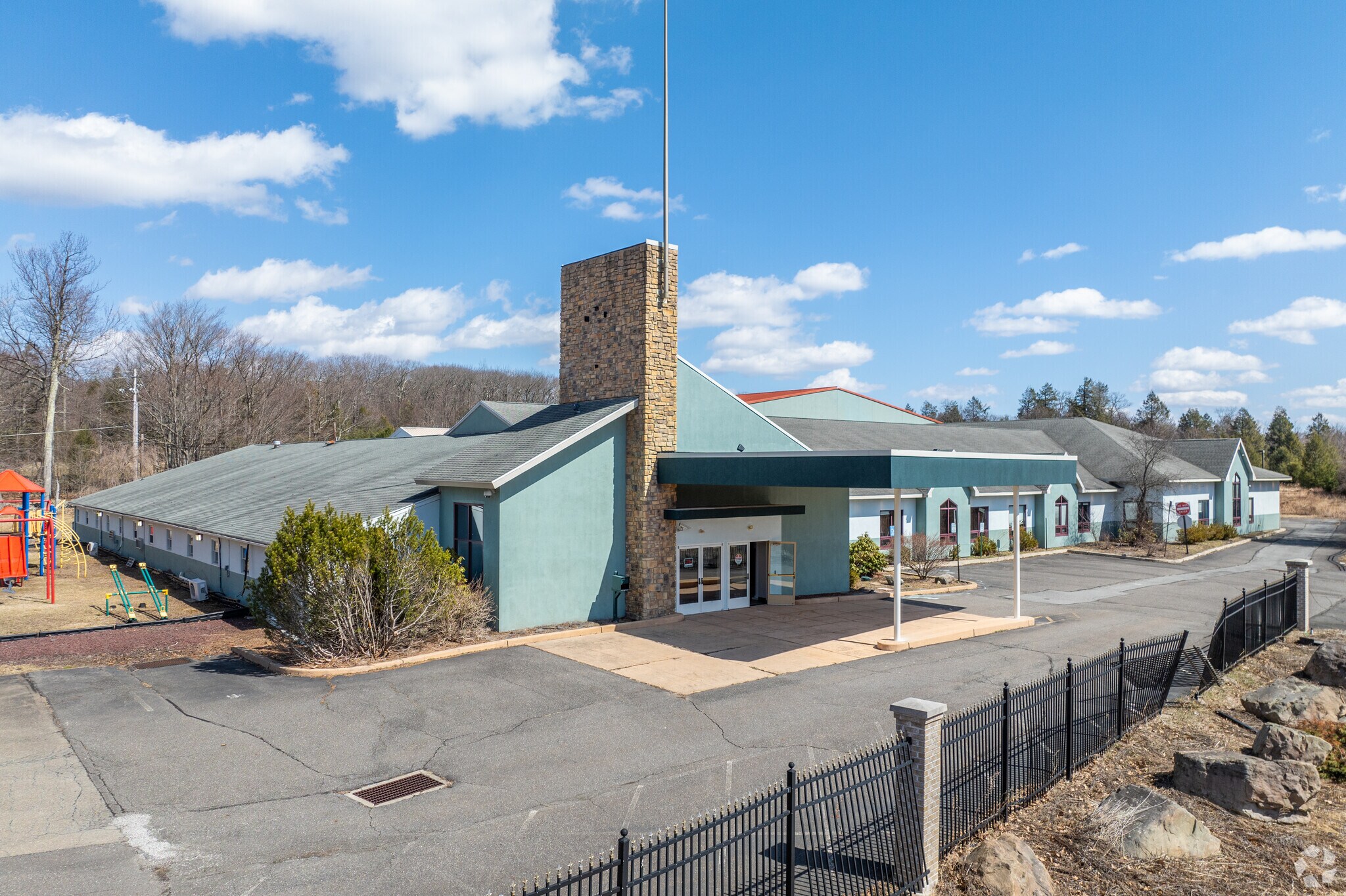 1110 Carriage Ln, Tobyhanna, PA for sale Primary Photo- Image 1 of 32