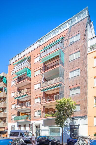 Calle Coslada, 5, Madrid, Madrid for rent - Primary Photo - Image 1 of 2